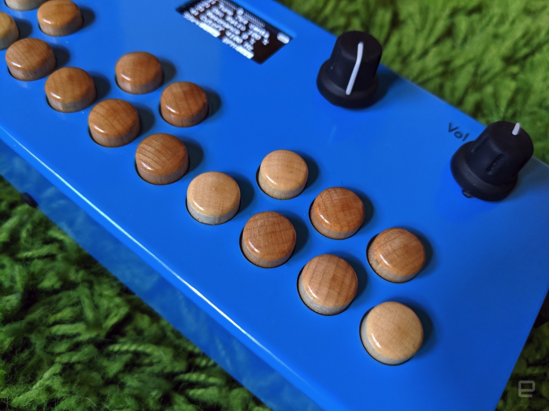 Critter  and  Guitari’s 5 Moons is a wonderfully wooden multitrack recorder | DeviceDaily.com