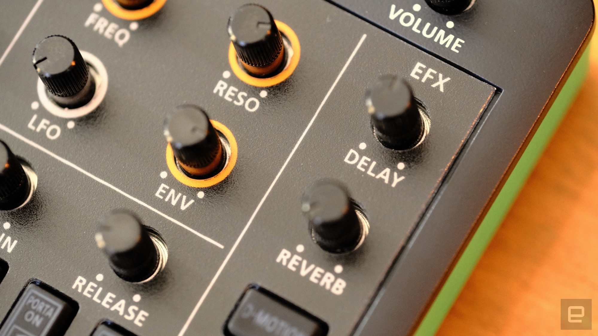 Roland S-1 Tweak Synth is the most compelling member of the Aira Compact family | DeviceDaily.com