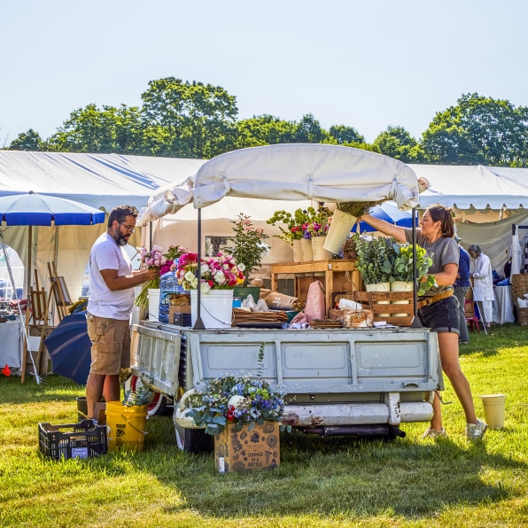 Why open-air markets are booming | DeviceDaily.com