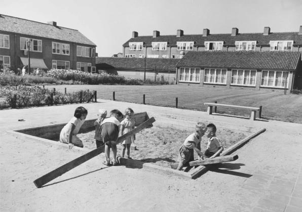 What architects can learn from Amsterdam’s long-forgotten ‘doorstep playgrounds’ | DeviceDaily.com