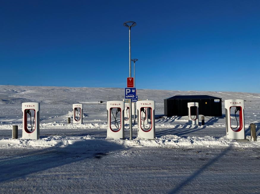 Ford EV drivers will get access to 12,000 North American Tesla Superchargers next spring | DeviceDaily.com