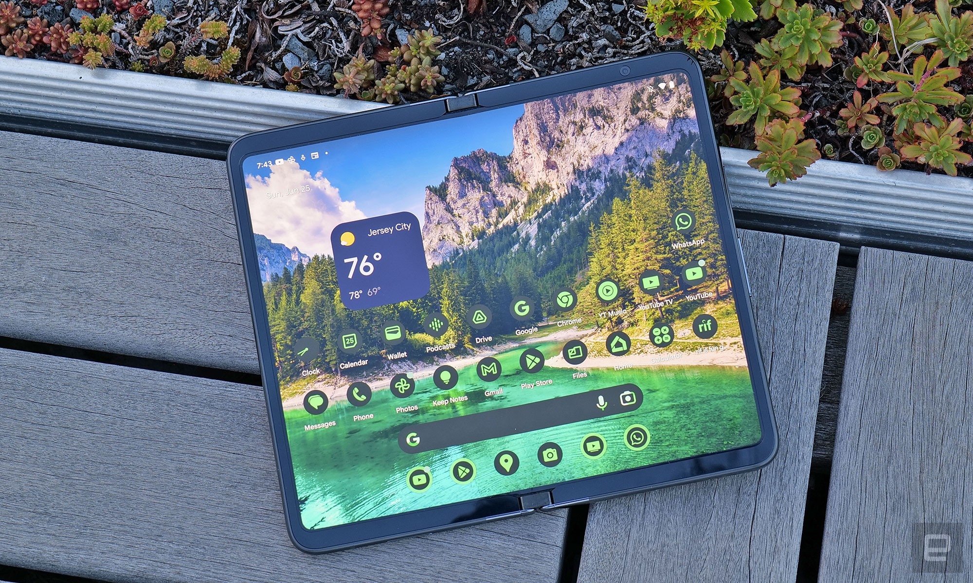 Google Pixel Fold review: The challenger that Samsung needs | DeviceDaily.com