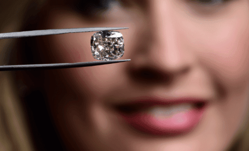 Lab Grown Diamonds vs. Natural Diamonds: What’s the Difference? | DeviceDaily.com
