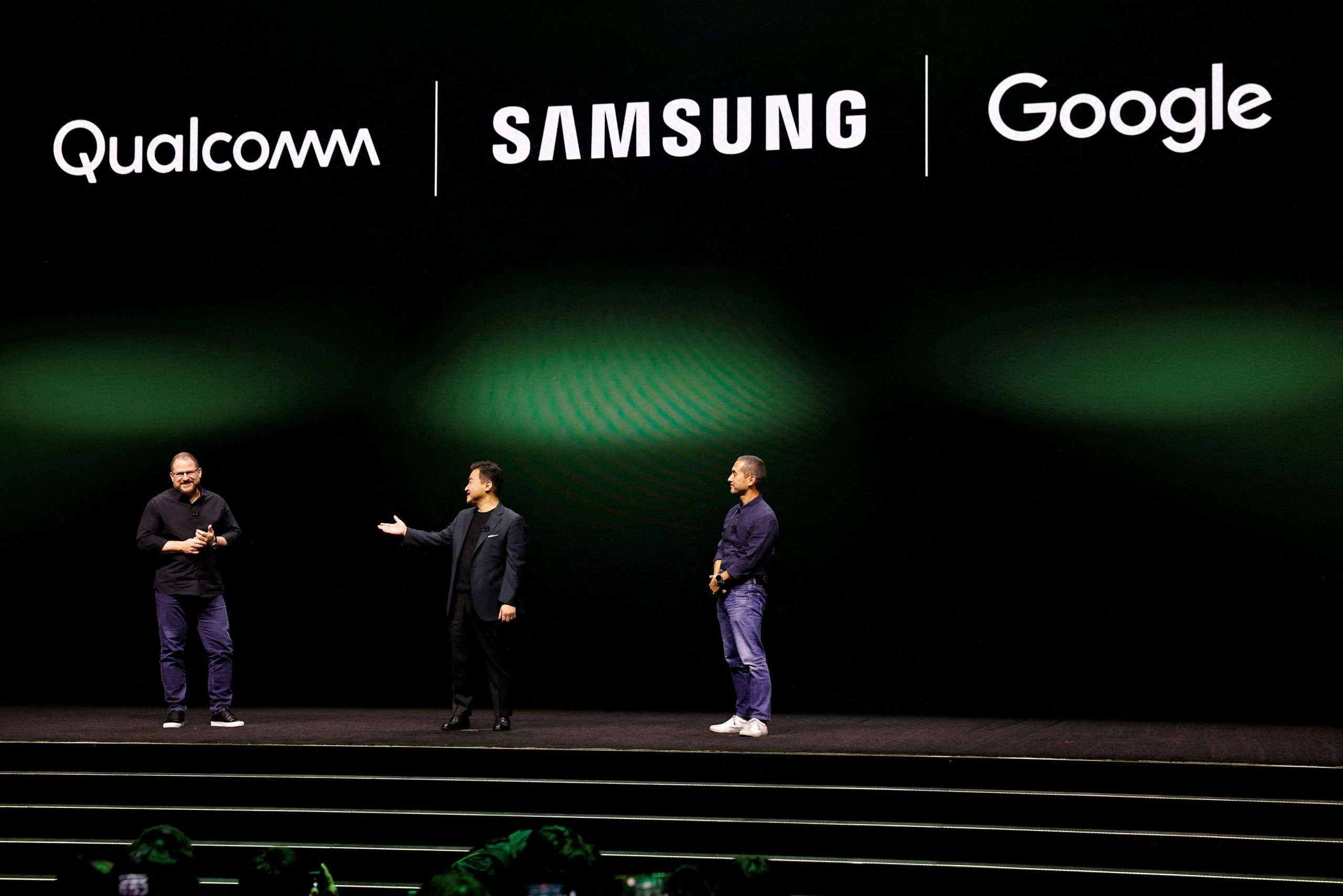 TM Roh, President and Head of Mobile eXperience Business at Samsung Electronics, Cristiano Amon, President  and  CEO Qualcomm Incorporated, and Hiroshi Lockheimer, SVP, Platforms  and  Ecosystems at Google, stand on stage as Samsung Electronics unveils its latest flagship smartphones in San Francisco, California, U.S. February 1, 2023. REUTERS/Peter DaSilva REFILE - CORRECTING ID | DeviceDaily.com