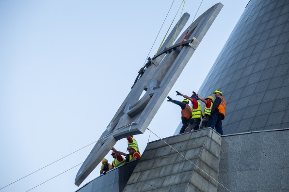 Ukraine redesigned its most famous monument to be a gigantic ‘screw you’ to Putin | DeviceDaily.com