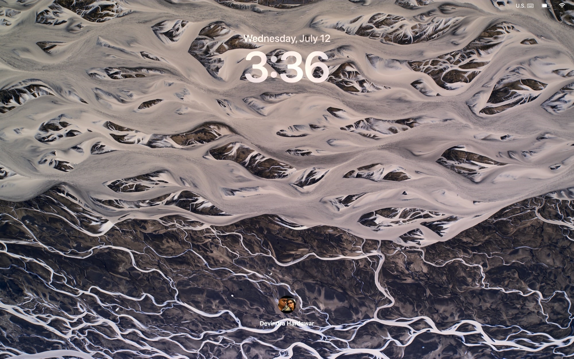 macOS Sonoma lock screen with live wallpaper | DeviceDaily.com