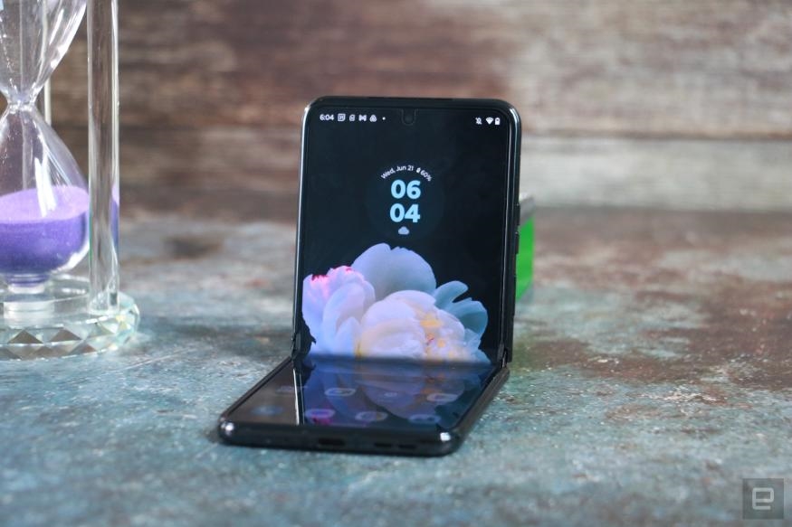 Motorola Razr (2023) review: A midrange foldable that underwhelms | DeviceDaily.com