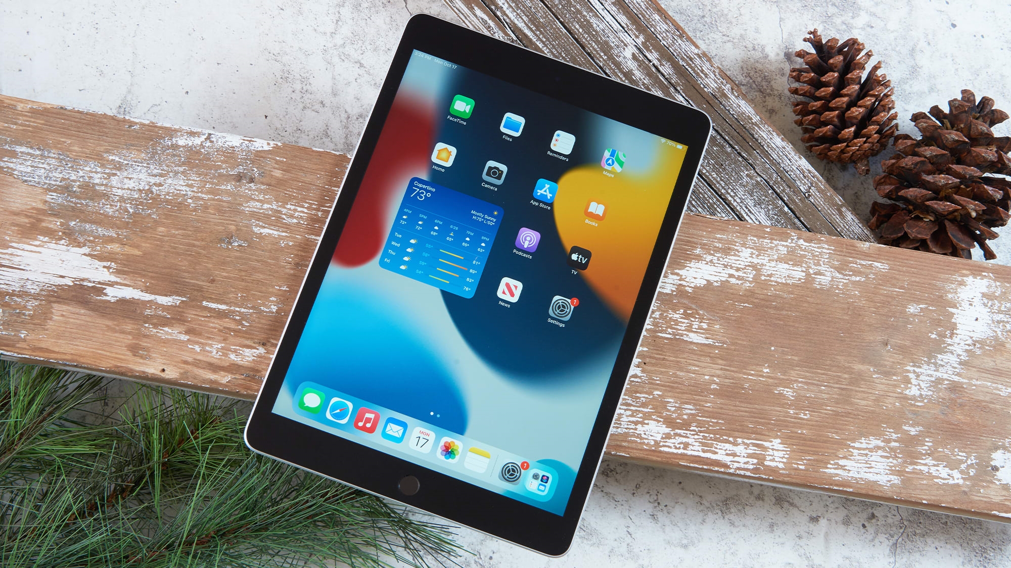 Apple's 10.2-inch iPad drops to $250, plus the rest of the week's best tech deals | DeviceDaily.com