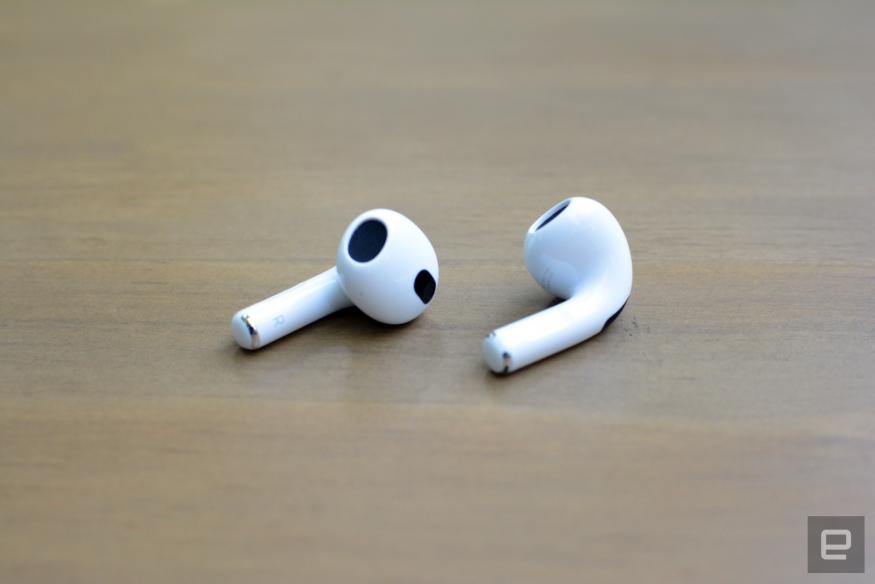 Apple's 3rd-gen AirPods drop to a record low of $140 | DeviceDaily.com