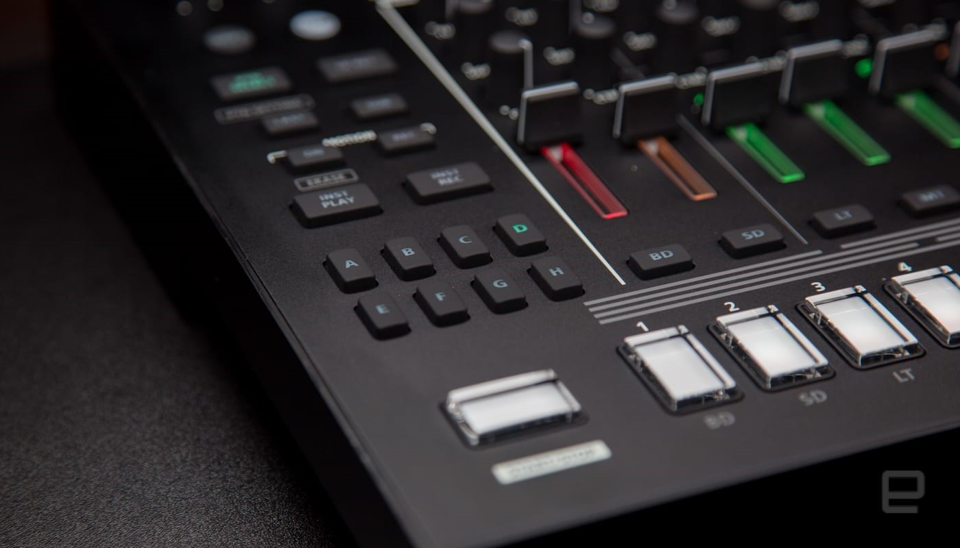 Roland adds CR-78 percussion and 808 bass to the TR-8S and TR-6S drum machines | DeviceDaily.com