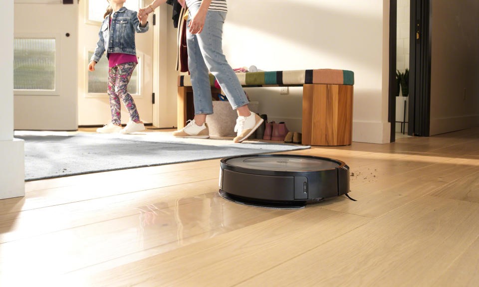 iRobot’s new flagship Roombas ship with an updated OS to make cleaning simpler | DeviceDaily.com