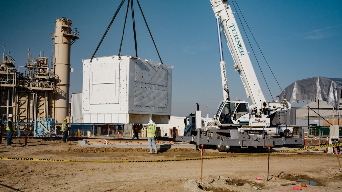 These giant, glowing carbon blocks bring clean energy to factories | DeviceDaily.com