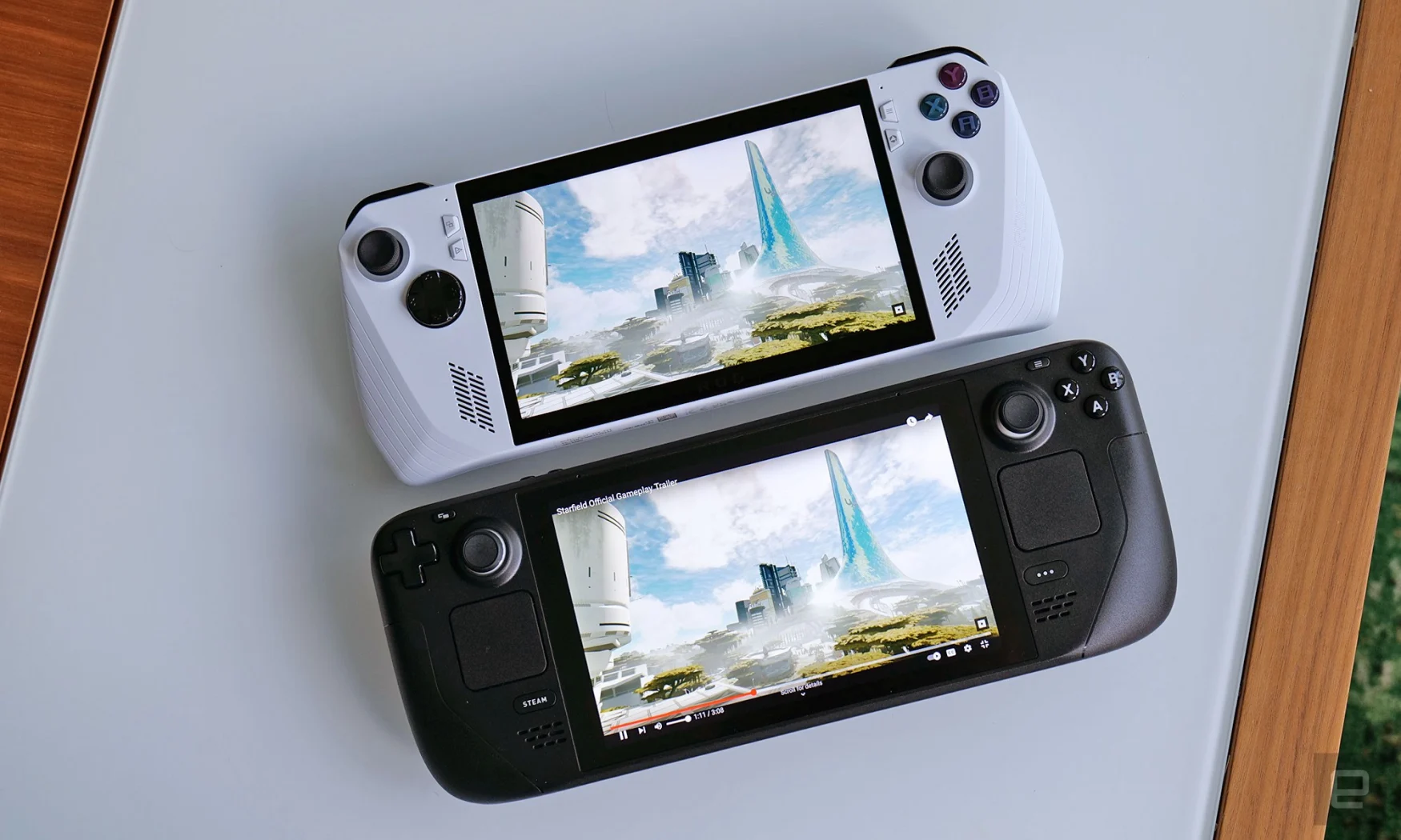 Lenovo Legion Go hands-on: A more Switch-like handheld gaming PC | DeviceDaily.com