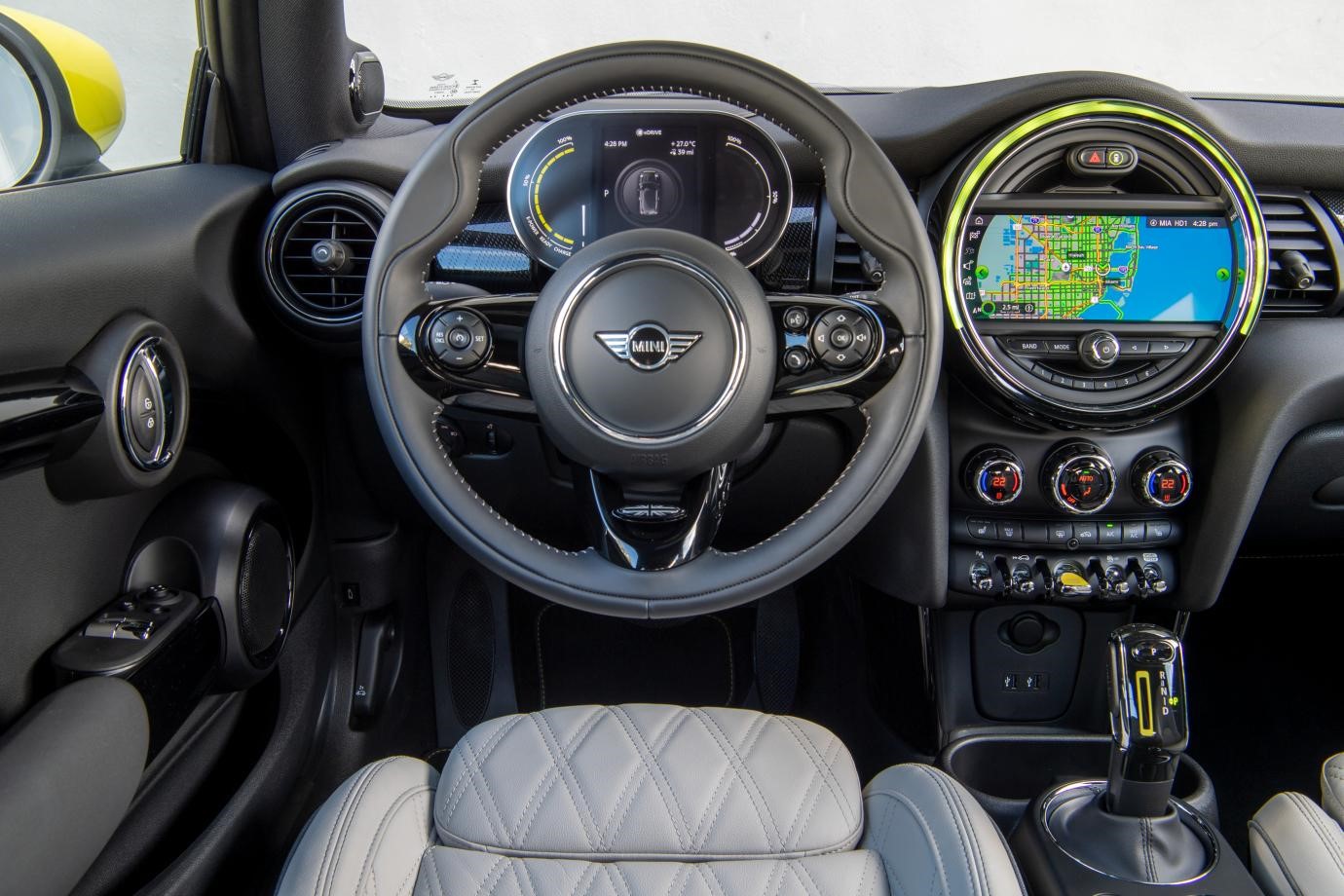 The Mini Cooper Electric gets a brand new look and up to 250 miles of range | DeviceDaily.com