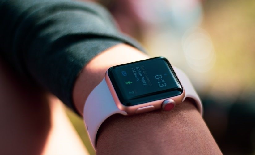 5 Reasons You Should Buy a Smartband Instead of a Smartwatch | DeviceDaily.com