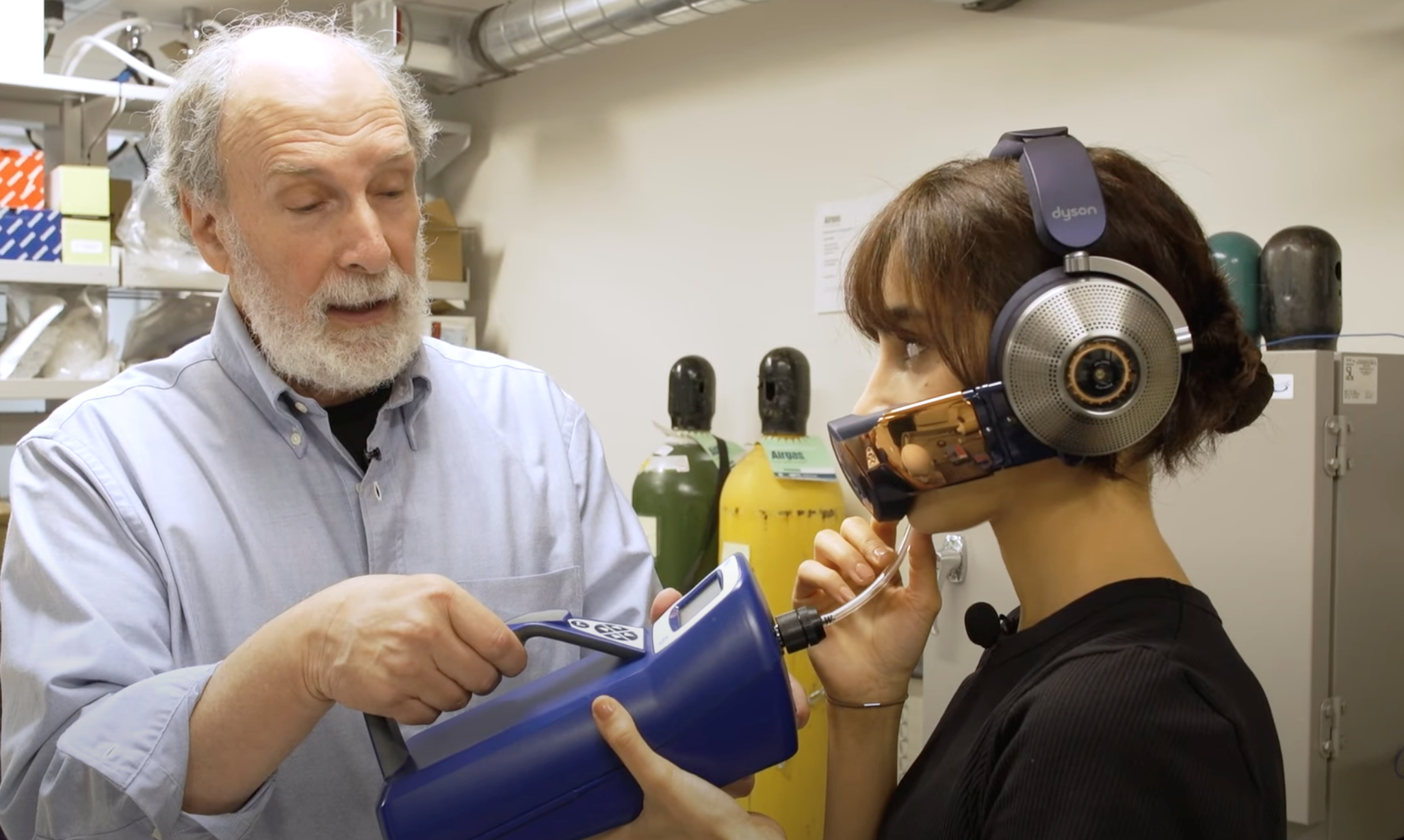 Malak Saleh wearing the Zone in the NYU lab with Dr. Terry Gordon | DeviceDaily.com