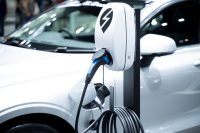 EV buyers may get an instant rebate for car purchases starting in 2024
