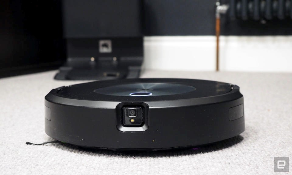 iRobot's Roomba Combo vacuum-and-mops are up to $300 off right now | DeviceDaily.com