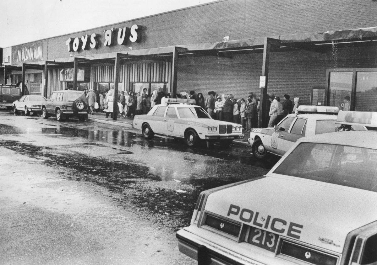 Inside the Cabbage Patch Kids frenzy and Black Friday riots of 1983 | DeviceDaily.com