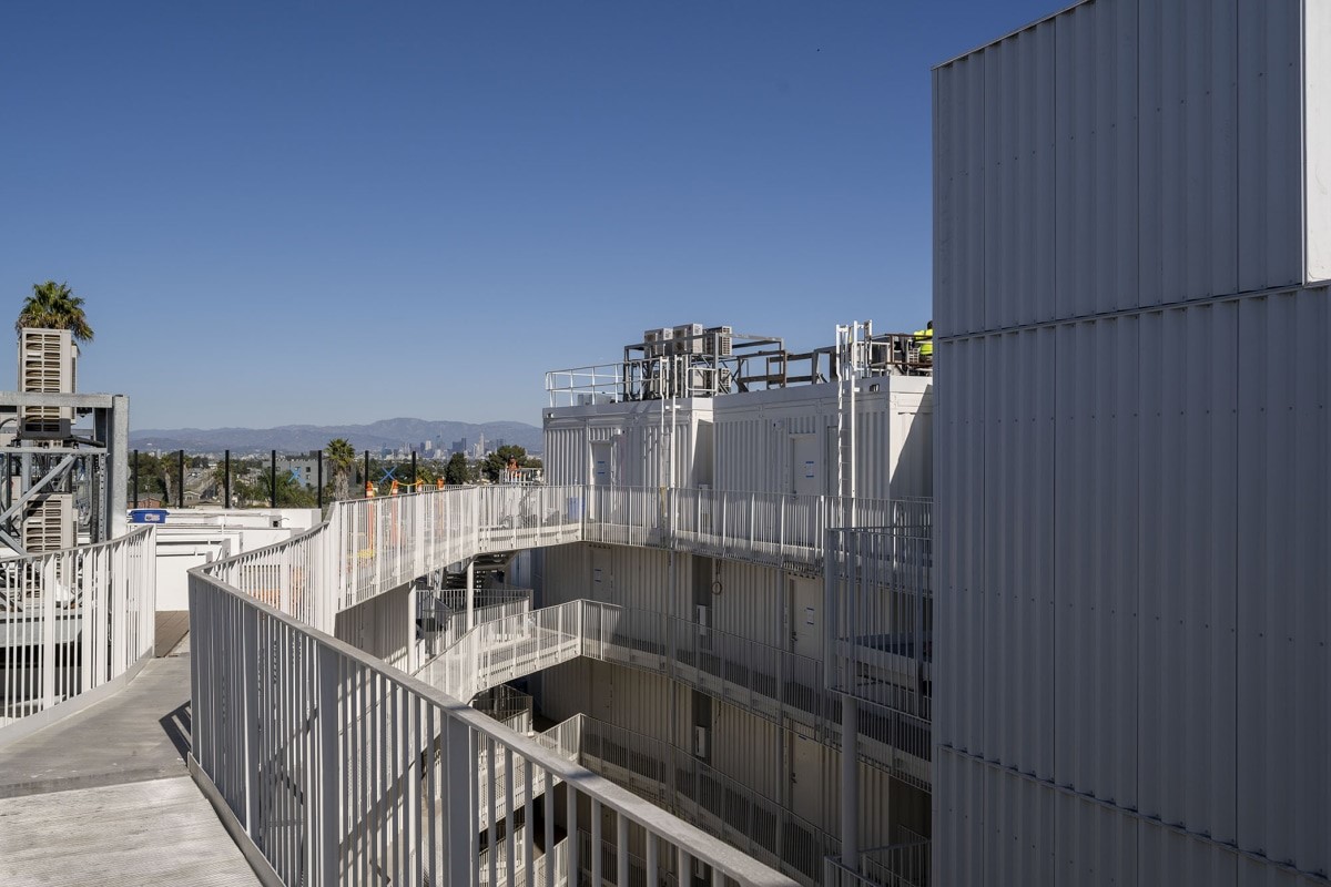 An old median near a Los Angeles freeway sat empty for years. Now it’s affordable housing | DeviceDaily.com