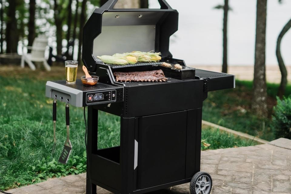 Masterbuilt's 2024 charcoal smart grill lineup offers one-button ignition and more | DeviceDaily.com