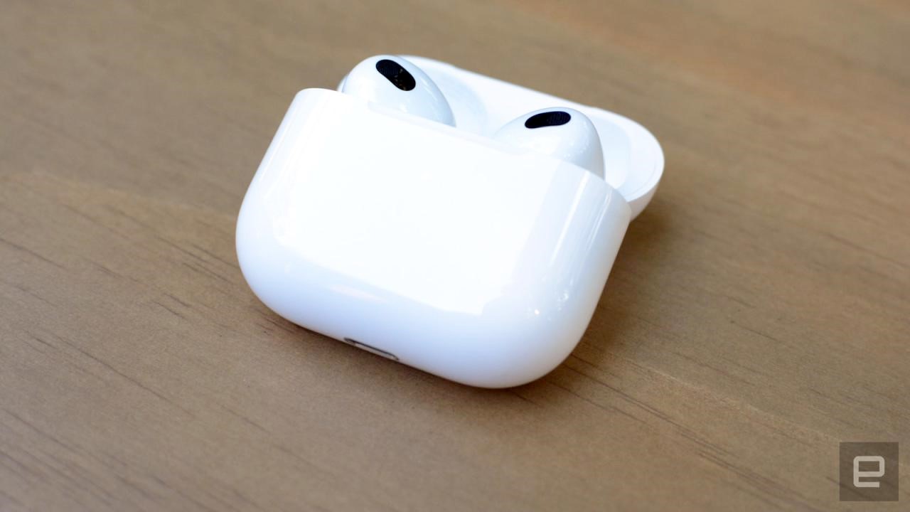 Apple’s third-generation AirPods are back on sale for $140 | DeviceDaily.com