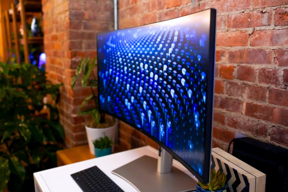 Dell unveils its curved 40-inch 5K monitor at CES, claiming 'five-star eye comfort' | DeviceDaily.com
