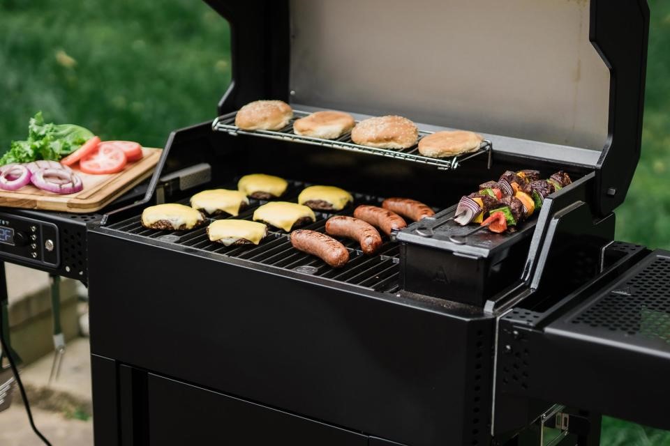 Masterbuilt's 2024 charcoal smart grill lineup offers one-button ignition and more | DeviceDaily.com