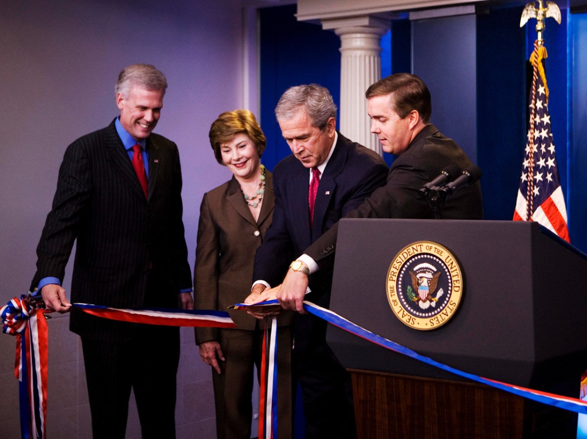 Why Biden’s new podium is the perfect metaphor for his presidency | DeviceDaily.com