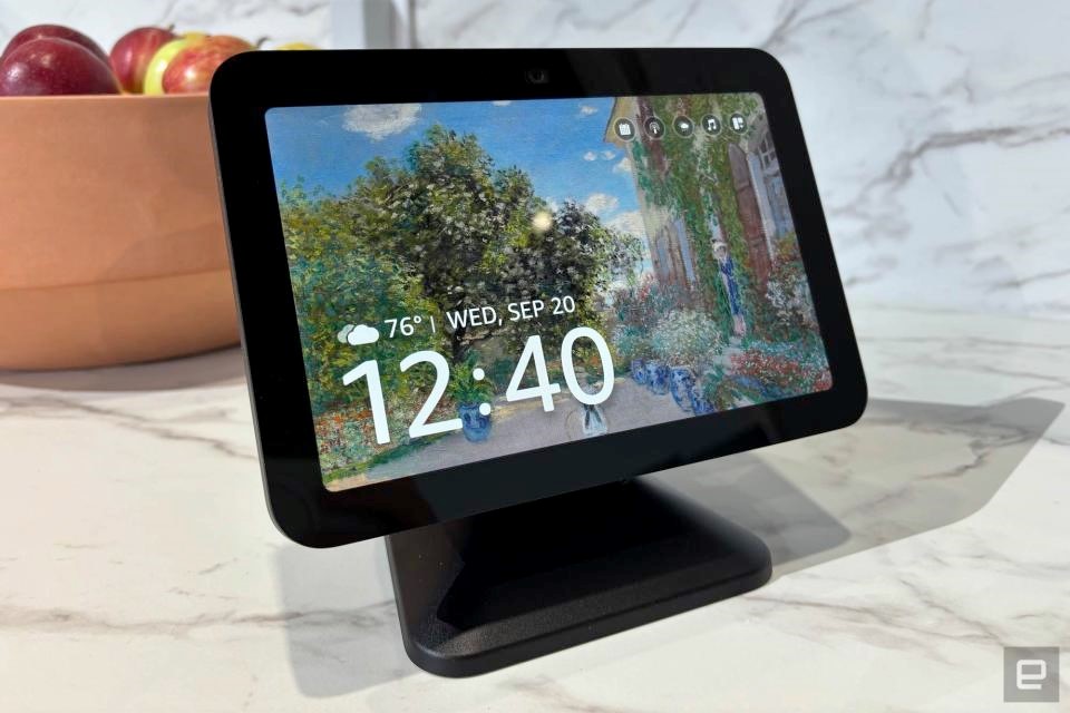 Amazon's third-generation Echo Show 8 falls to a new all-time low of $90 | DeviceDaily.com