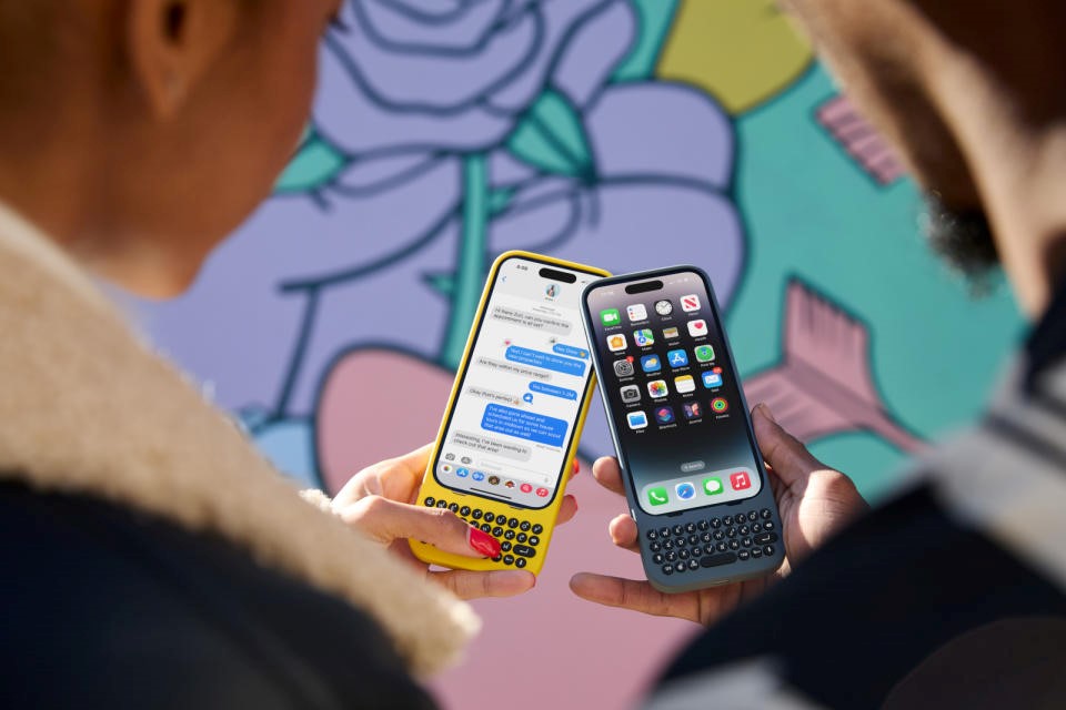 Clicks wants to make physical iPhone keyboard cases a thing again | DeviceDaily.com
