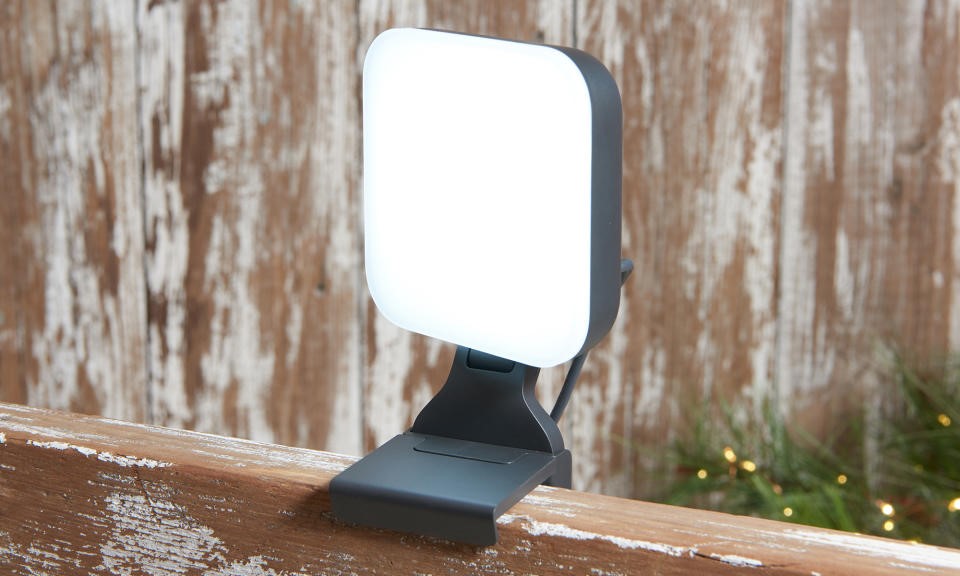 Logitech's Litra Glow streamer light falls to a new low of $40 | DeviceDaily.com