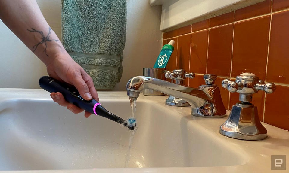 Our favorite smart electric toothbrush is $70 off right now | DeviceDaily.com