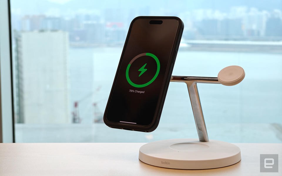 iOS 17.2 will enable Qi2 next-gen wireless charging on iPhone 13 and 14 | DeviceDaily.com