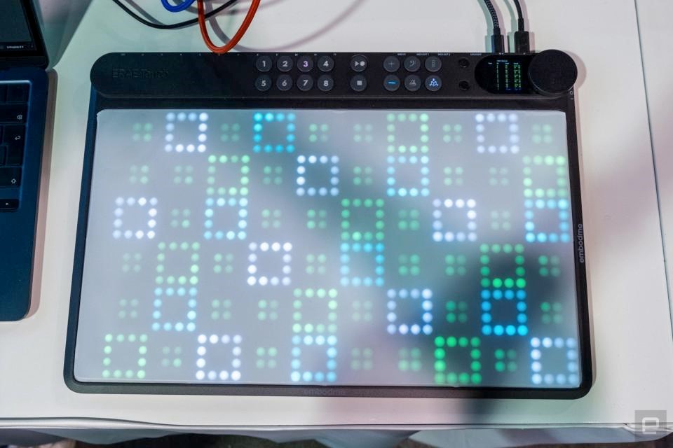 Embodme Erae II hands-on: A customizable MPE MIDI controller for your soft synths and analog gear | DeviceDaily.com Embodme Erae II hands-on: A customizable MPE MIDI controller for your soft synths and analog gear | DeviceDaily.com
