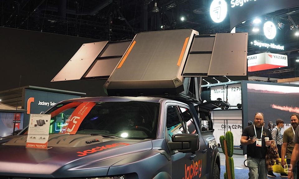 Jackery shows off a rooftop solar tent at CES that makes overlanding more environmentally friendly | DeviceDaily.com