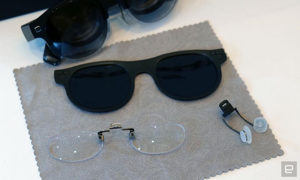 The ASUS AirVision M1 glasses give you big virtual screens in a travel-friendly package | DeviceDaily.com