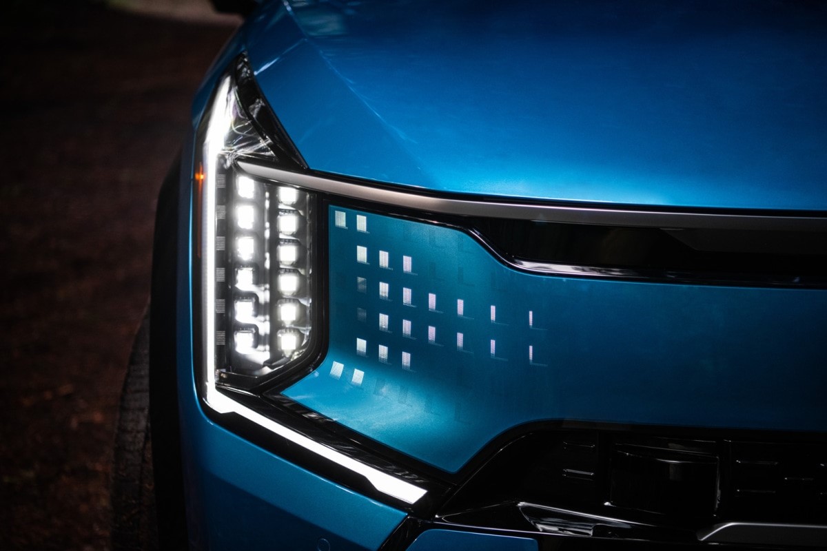 Why is that Kia’s light blinking? Inside the new EV’s bold headlight design | DeviceDaily.com