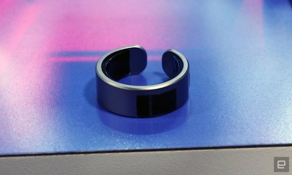 This ring lets you whisper to your phone, because sometimes we need to use our inside voices | DeviceDaily.com