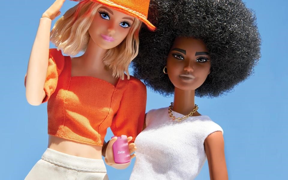 Barbie’s hot pink flip phone is coming to the real world this summer | DeviceDaily.com