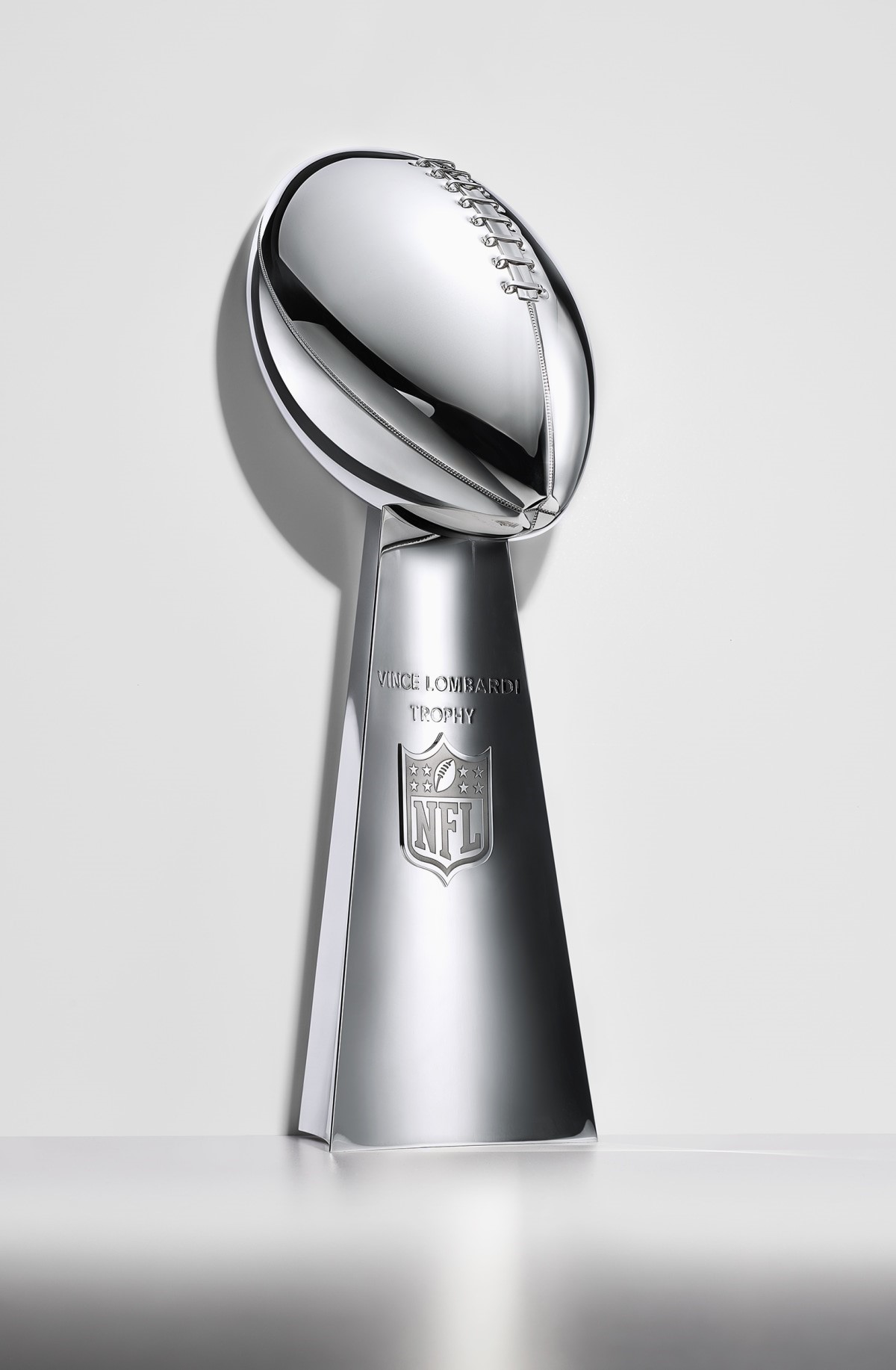 How Tiffany  and  Co. makes the Super Bowl trophy from scratch every year | DeviceDaily.com