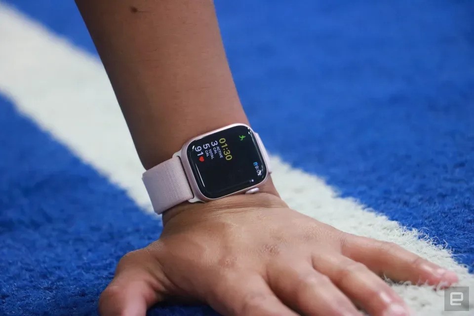 The Apple Watch Series 9 is on sale for $299 today only | DeviceDaily.com The Apple Watch Series 9 is on sale for $299 today only | DeviceDaily.com