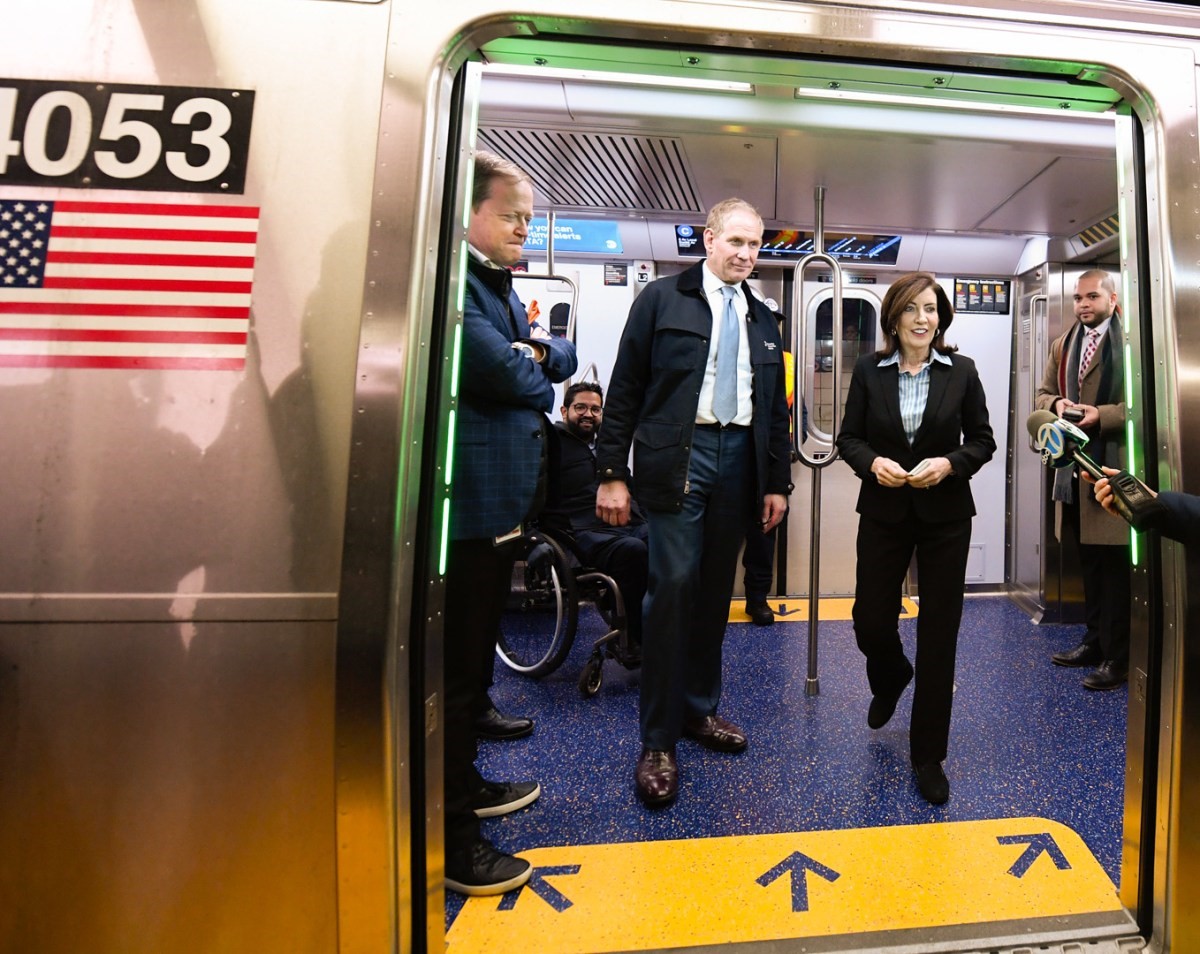 Inside the design of the MTA’s super bright, extremely spacious, high-tech new subway trains | DeviceDaily.com