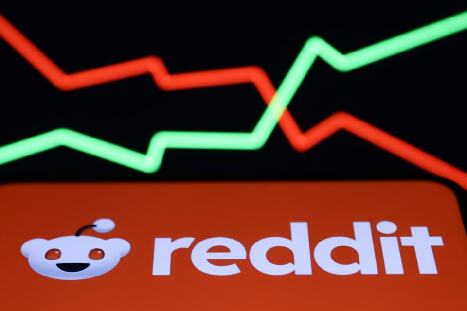 Reddit files for IPO and will let some longtime users buy shares | DeviceDaily.com
