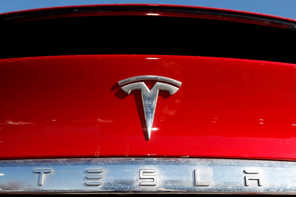 Tesla recalls over 2 million EVs because the warning light text is too small | DeviceDaily.com