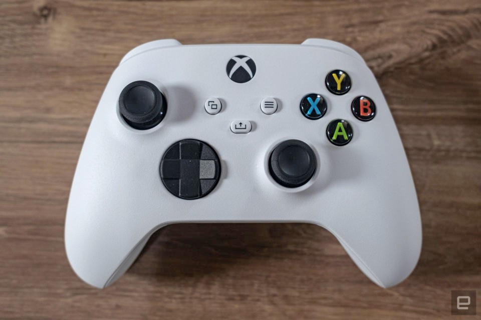 The official Xbox controller is on sale for $44 | DeviceDaily.com