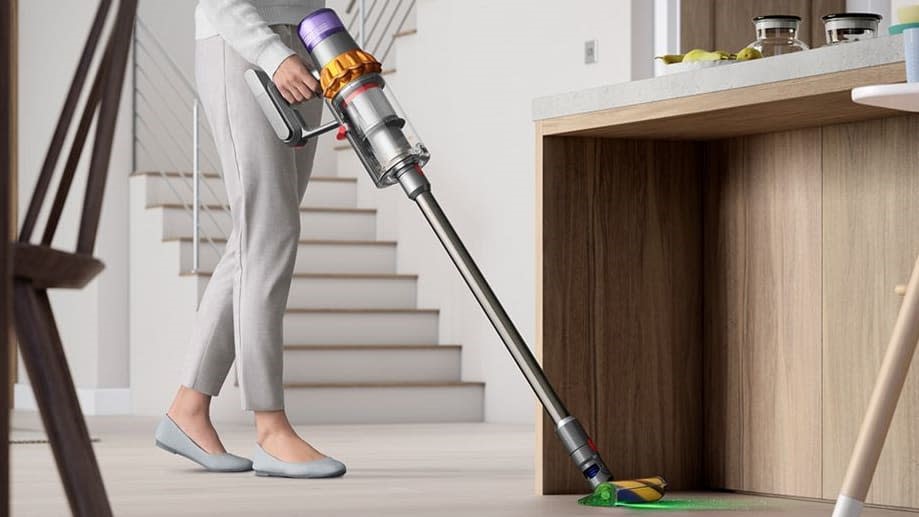 The Dyson V15 Detect cordless vacuum is $180 off today only | DeviceDaily.com