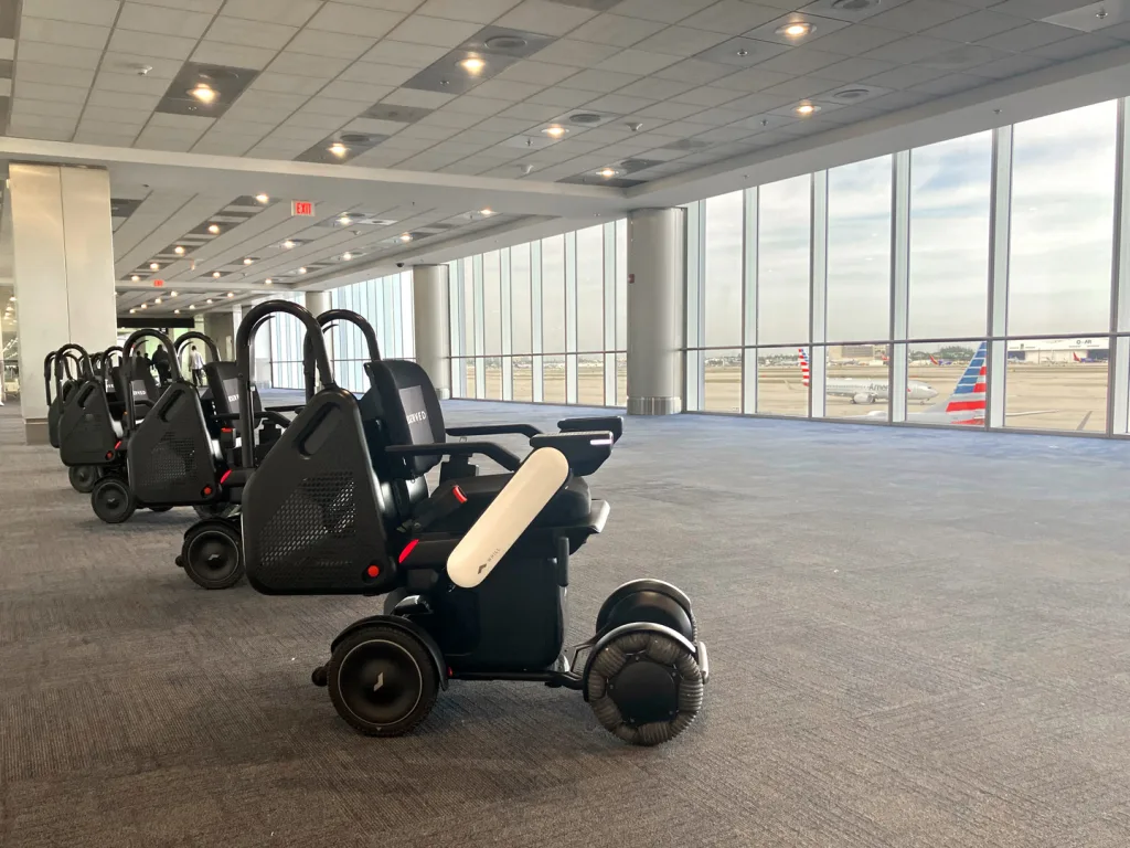American Airlines rolls out wheelchairs that can automatically take passengers to their gates | DeviceDaily.com