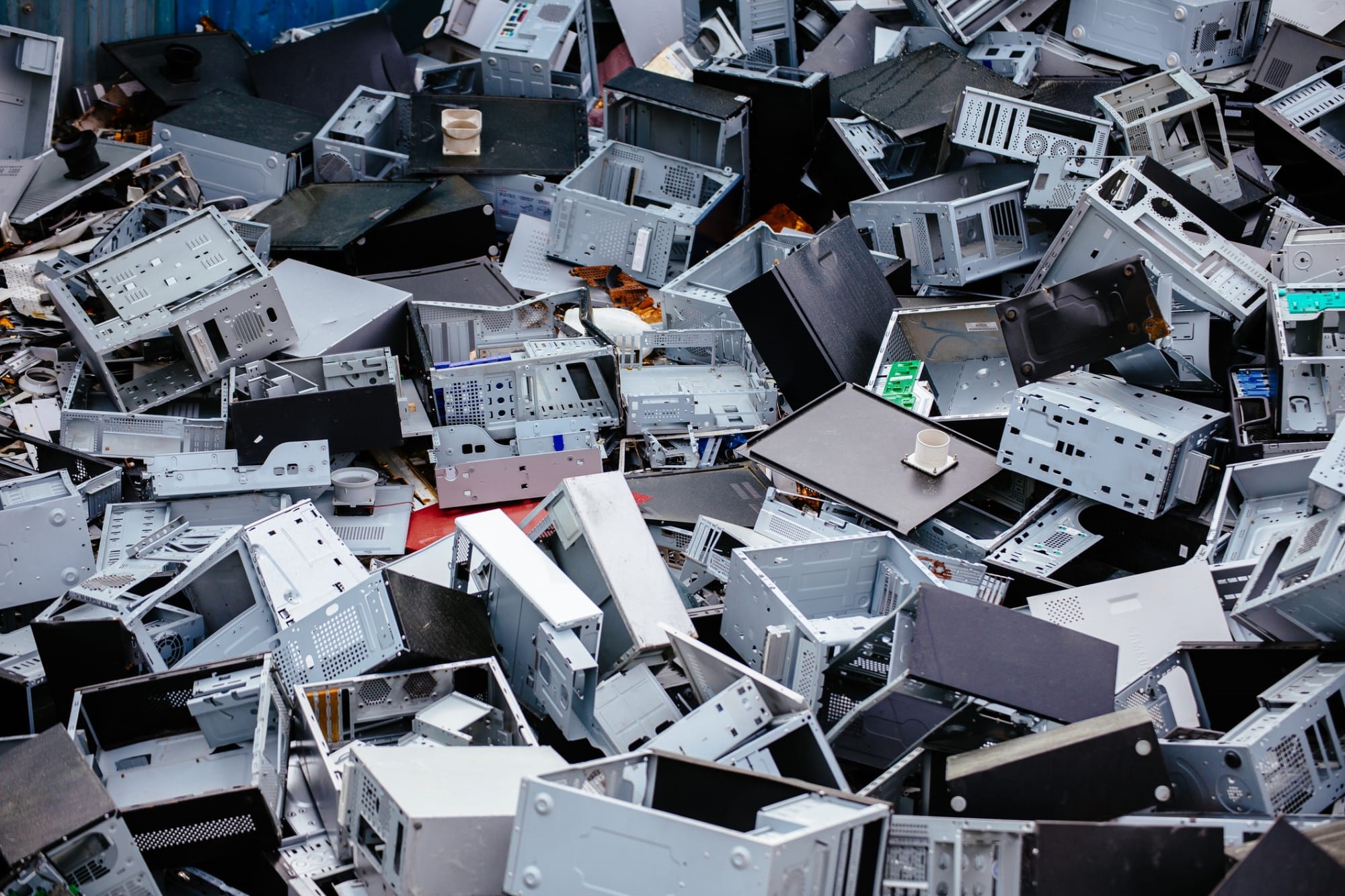 Scrap metal, iron and computer dump for recycling or safe disposal. Ulsan, South Korea. | DeviceDaily.com