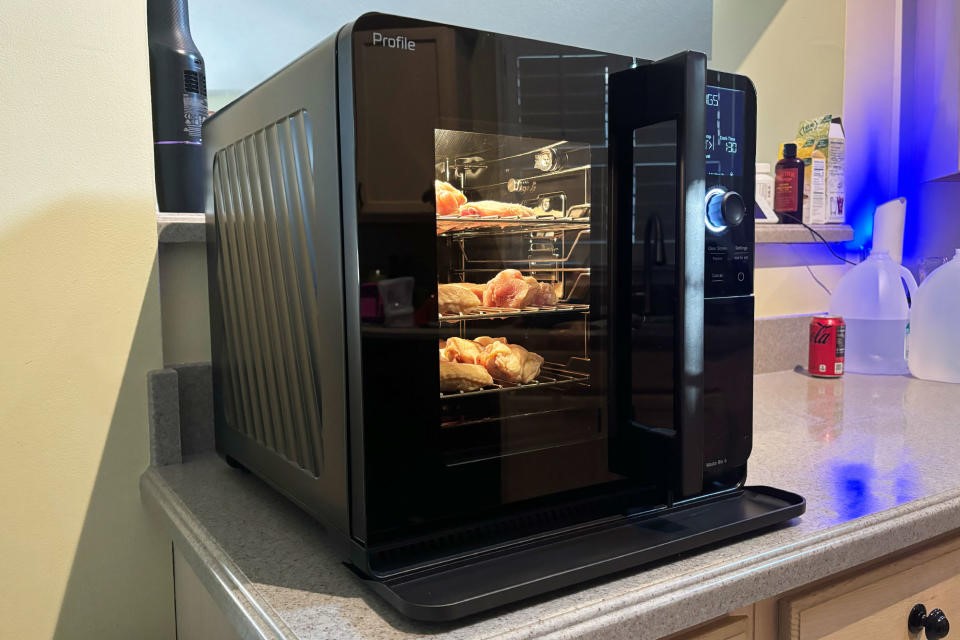 GE Profile Smart Indoor Smoker review: Turning your kitchen into a BBQ joint | DeviceDaily.com